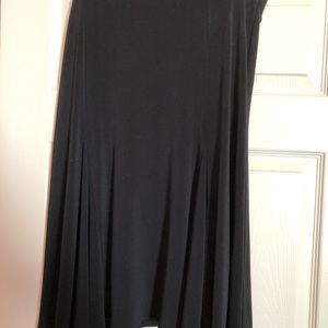 Pullover style LRL skirt. Excellent condition. 95 p polyester & 5 p elastane.